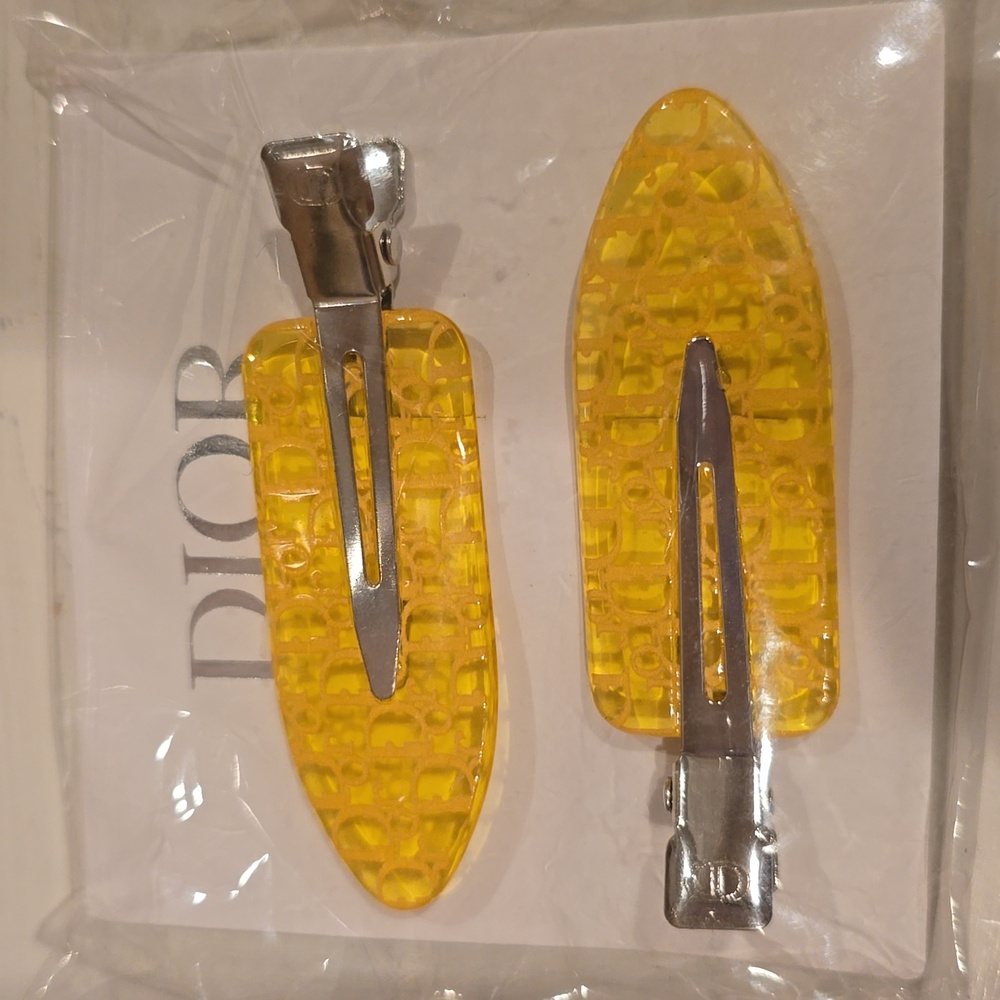 Dior Backstage Hairpin/Clip - Picture 1 of 5